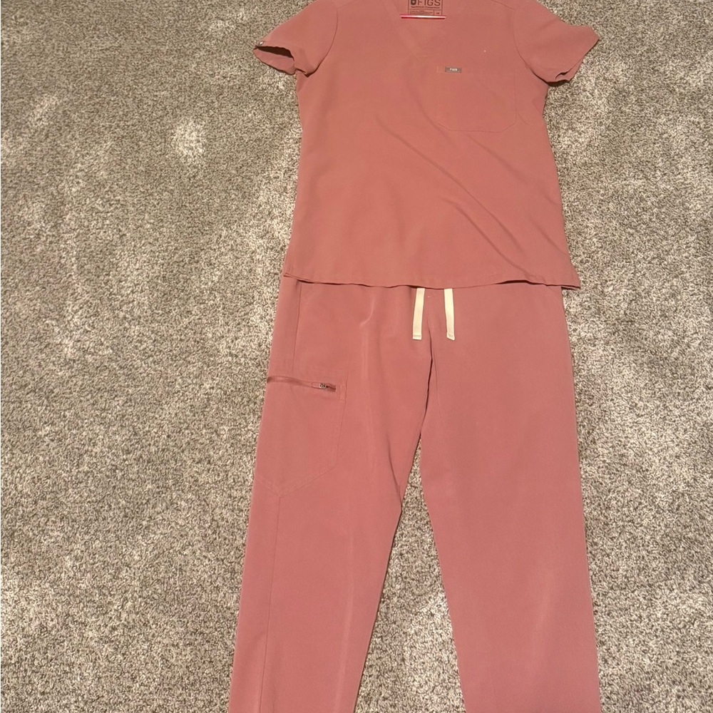 Figs Women's Scrub Set in Mauve